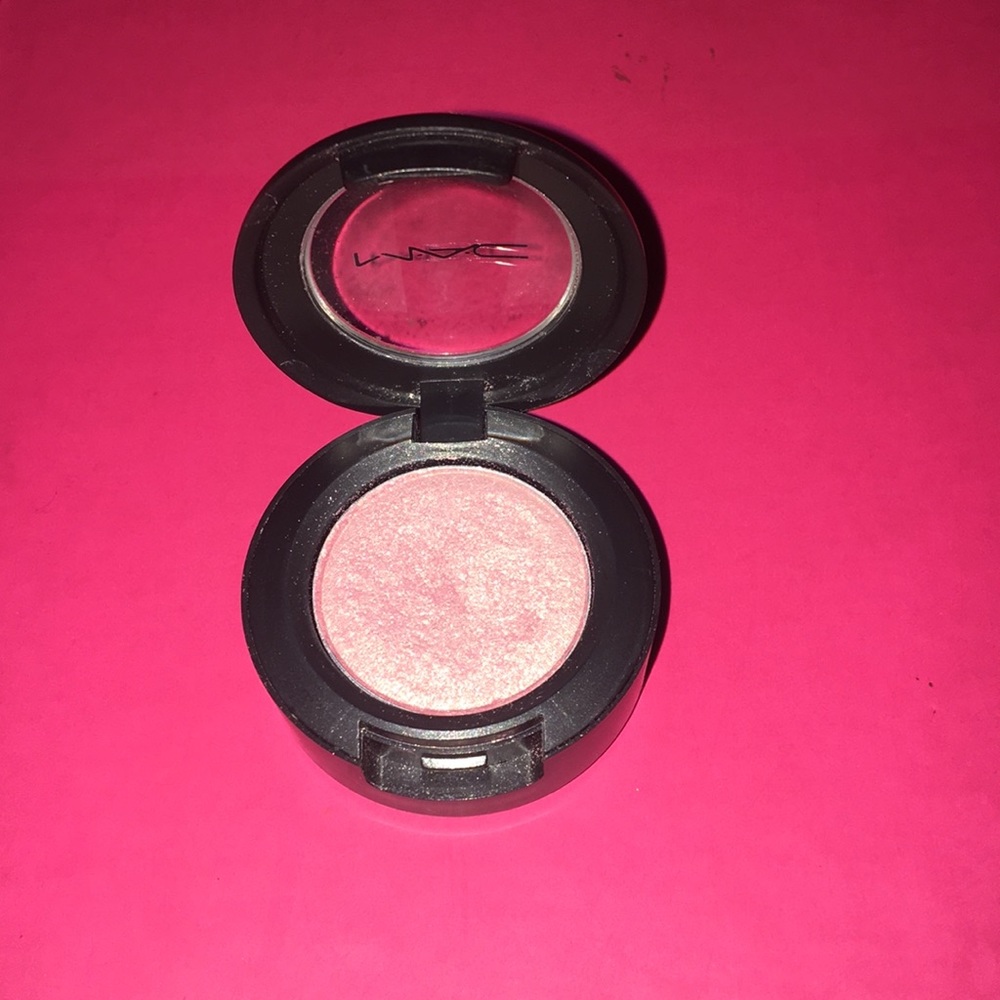 Mac eyeshadow in “Romantique”